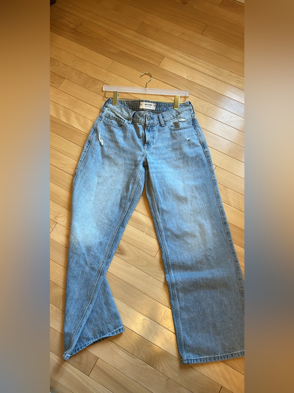 Hollister Low-Rise Baggy Jeans Size 28 Regular